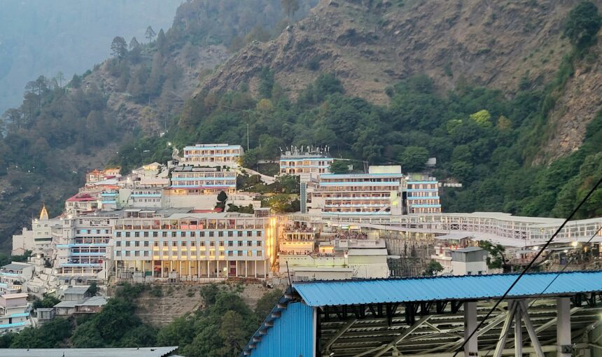 Vaishno Devi & Kashmir: 8 Nights 9 Days of Divine Beauty