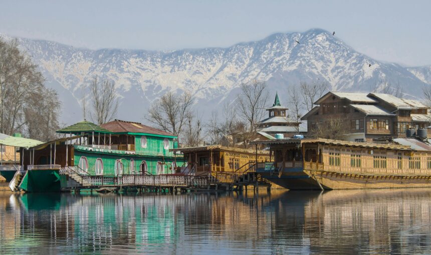 Kashmir Delight: Explore Gulmarg, Pahalgam & Srinagar